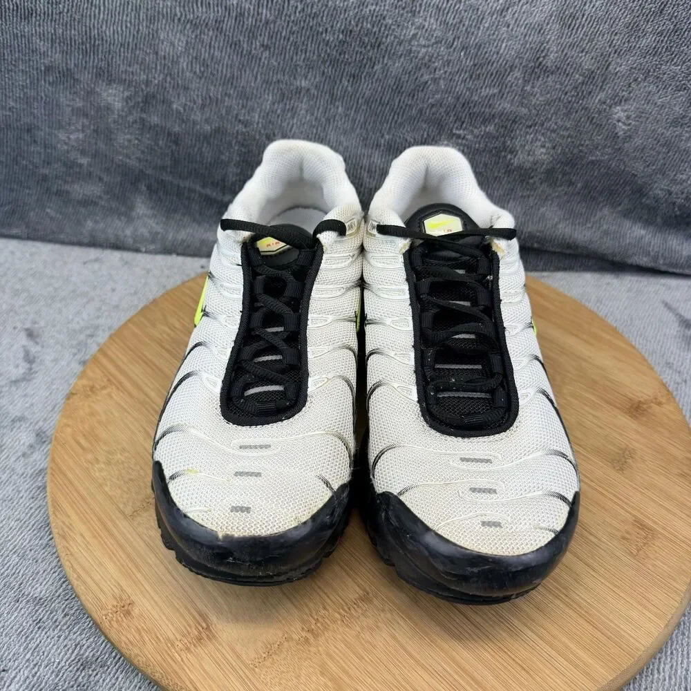 Nike Air Max Plus TN Shoes Boys Size 6Y White Black Running Sneakers BV0047-100